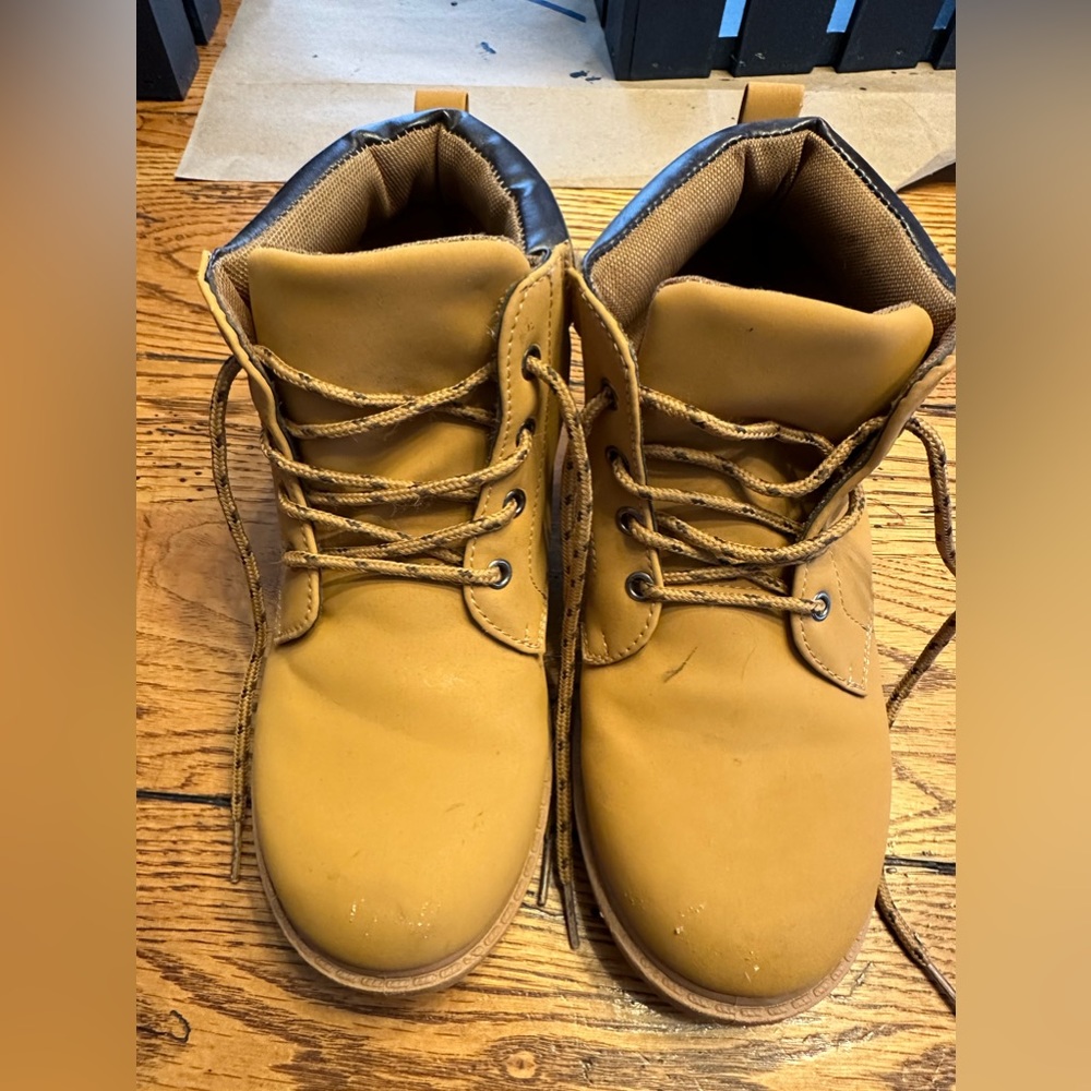 Kids as 3 workboots